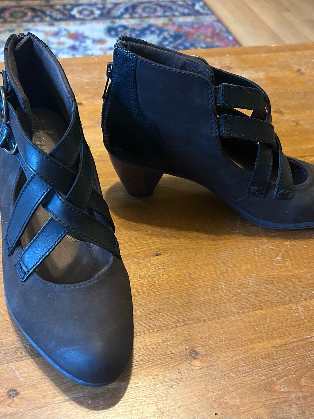 Women's Earth Ankle Booties